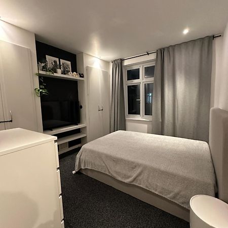 Luxury Bedroom Excel ロンドン エクステリア 写真